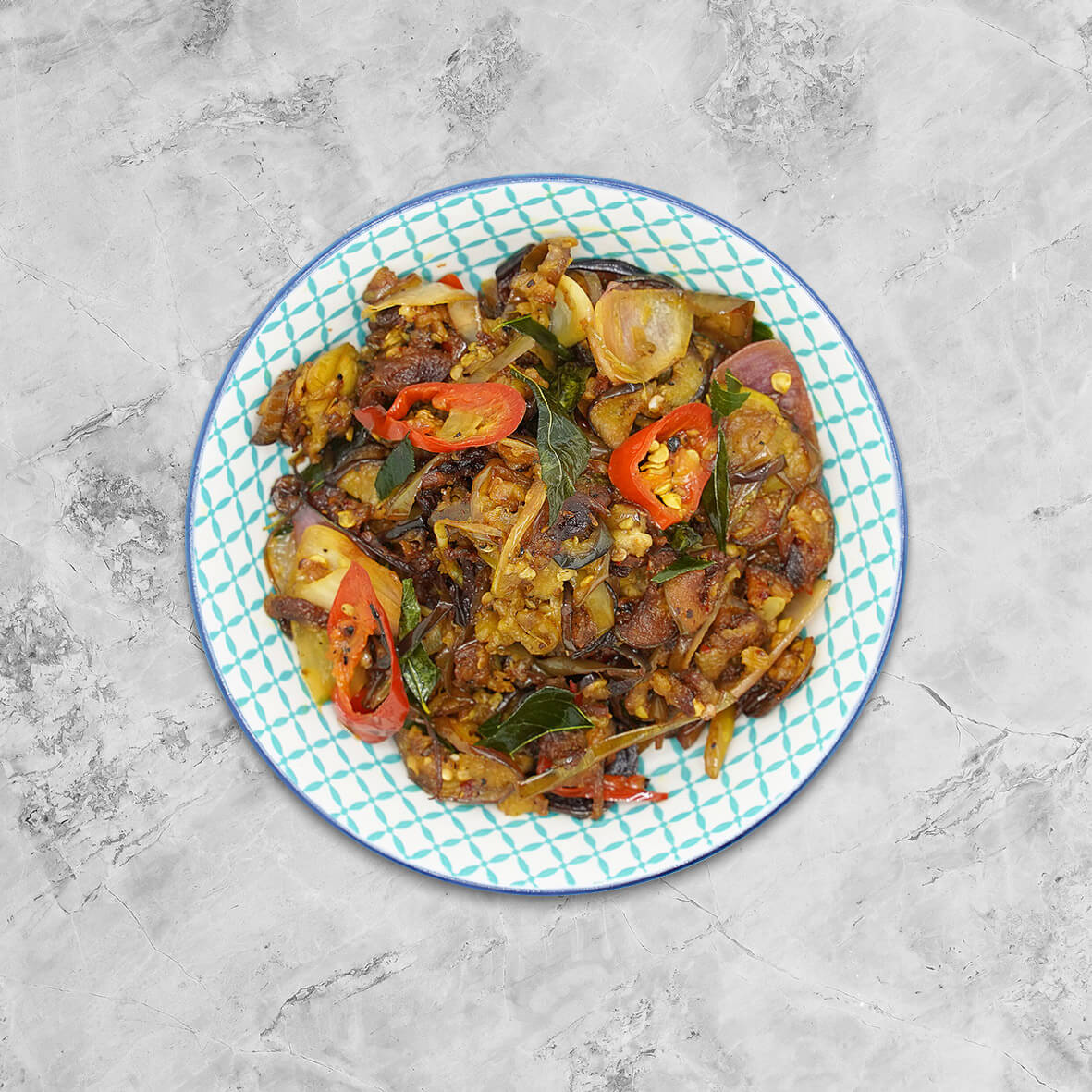 A classic Sri Lankan brinjal recipe. Sliced thinly, deep fried and tossed evenly with pickled onion, fresh chillies with a hint of zestiness.
