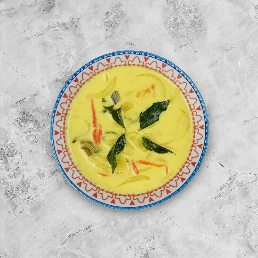 Rich & fragrant yellow based coconut curry with vegetables.